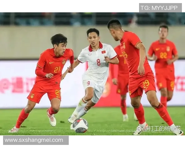 意外失误足球踢进自己球门的尴尬瞬间与心理分析