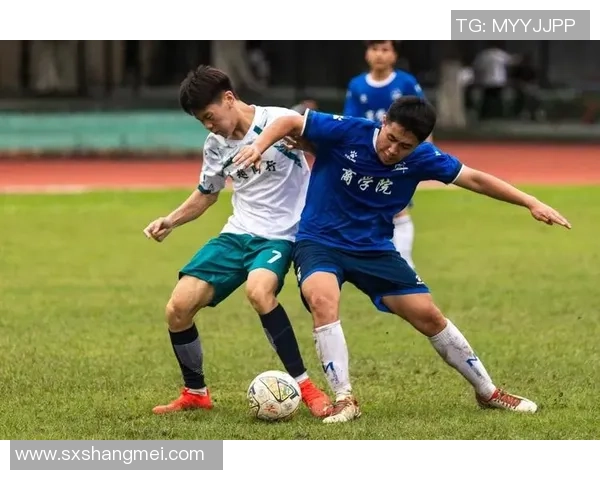 激烈对抗与团结拼搏的一场足球比赛精彩瞬间回顾