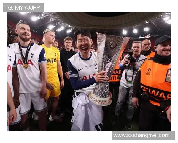 足球传奇冠军离世引发全球哀悼球迷与球员共同缅怀伟大时刻