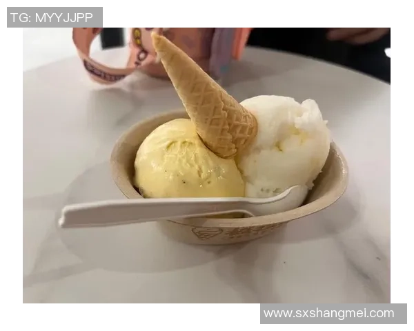 足球杯冰激凌的美味盛宴让你在夏日尽享清凉与激情的完美结合